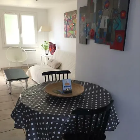 Semesterbostad Chez Stella ! *